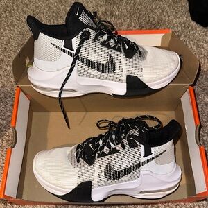 black and white nike basketball shoes worn once